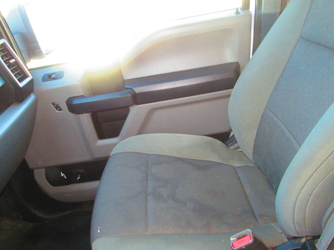 Ford F-150 4WD Reg Cab 141" XL 2016