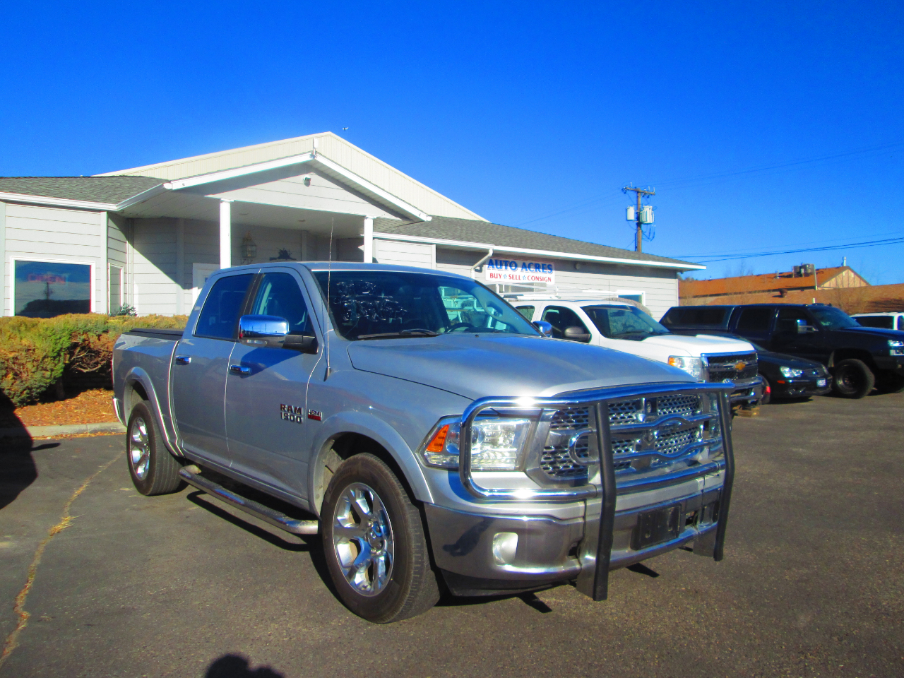 RAM 1500 4WD Crew Cab 140.5" Laramie 2015