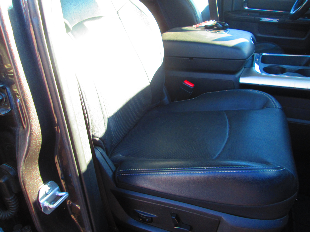 RAM 3500 Laramie 4x4 Crew Cab 8' Box 2017