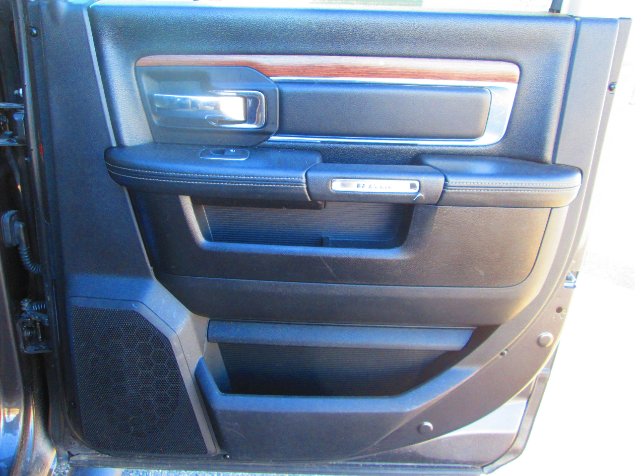 RAM 3500 Laramie 4x4 Crew Cab 8' Box 2017