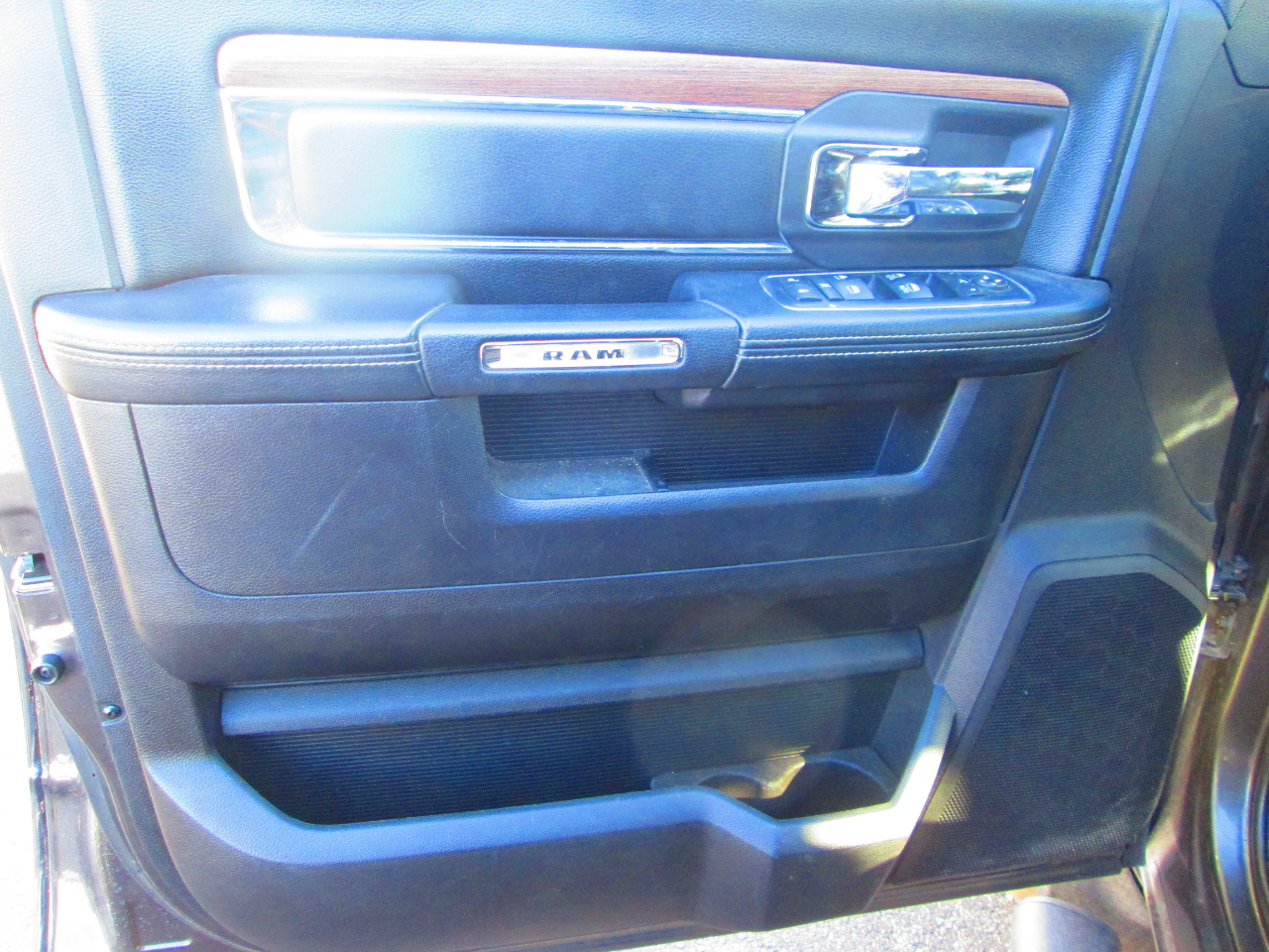 RAM 3500 Laramie 4x4 Crew Cab 8' Box 2017