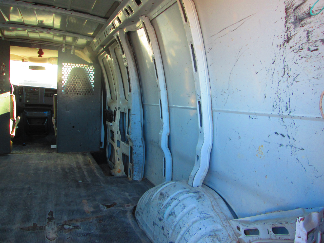 Chevrolet Express Cargo Van 3500 155" WB RWD 2004