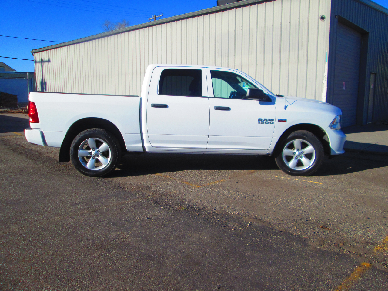 RAM 1500 4WD Crew Cab 140.5" Express 2013