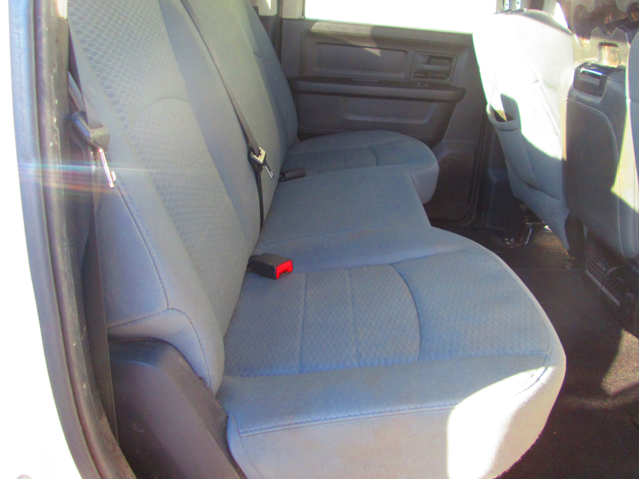 RAM 1500 4WD Crew Cab 140.5" Express 2013