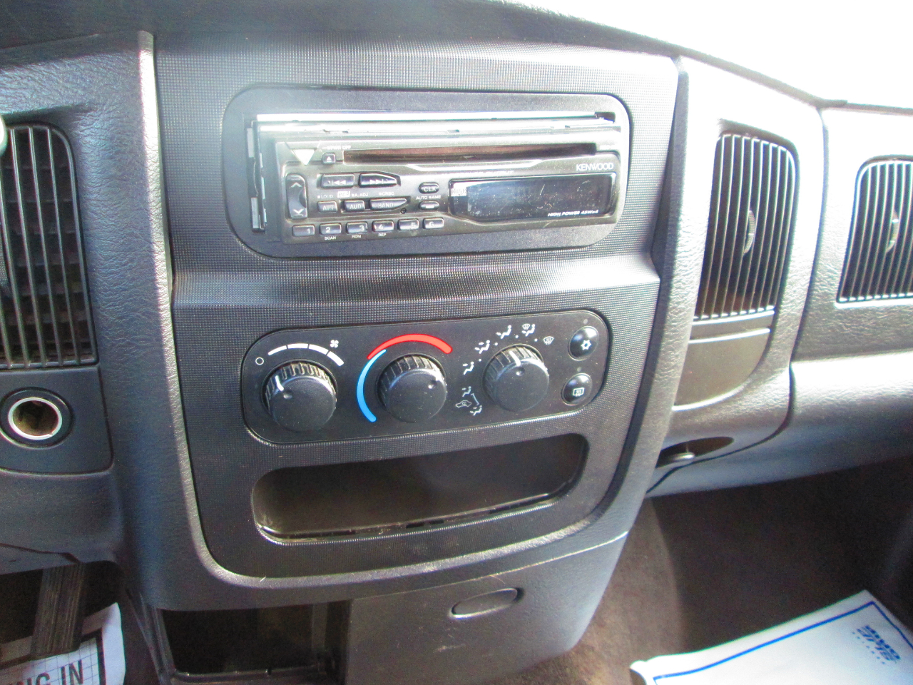 Dodge Ram 1500 4dr Quad Cab 140.5" WB 4WD SLT 2003