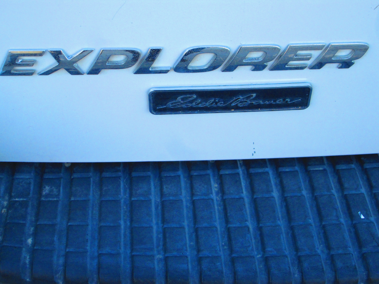 Ford Explorer 4dr 114" WB 4.6L Eddie Bauer 4WD 2003