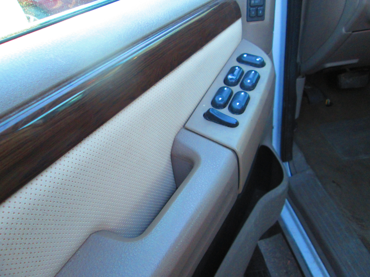 Ford Explorer 4dr 114" WB 4.6L Eddie Bauer 4WD 2003