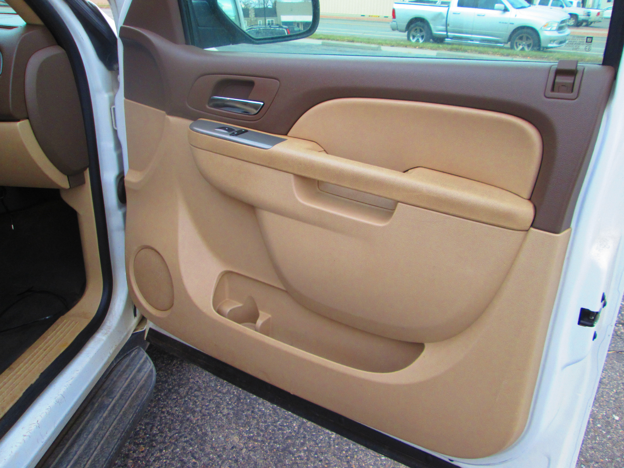 Chevrolet Suburban 4WD 4dr 2500 Commercial 2010