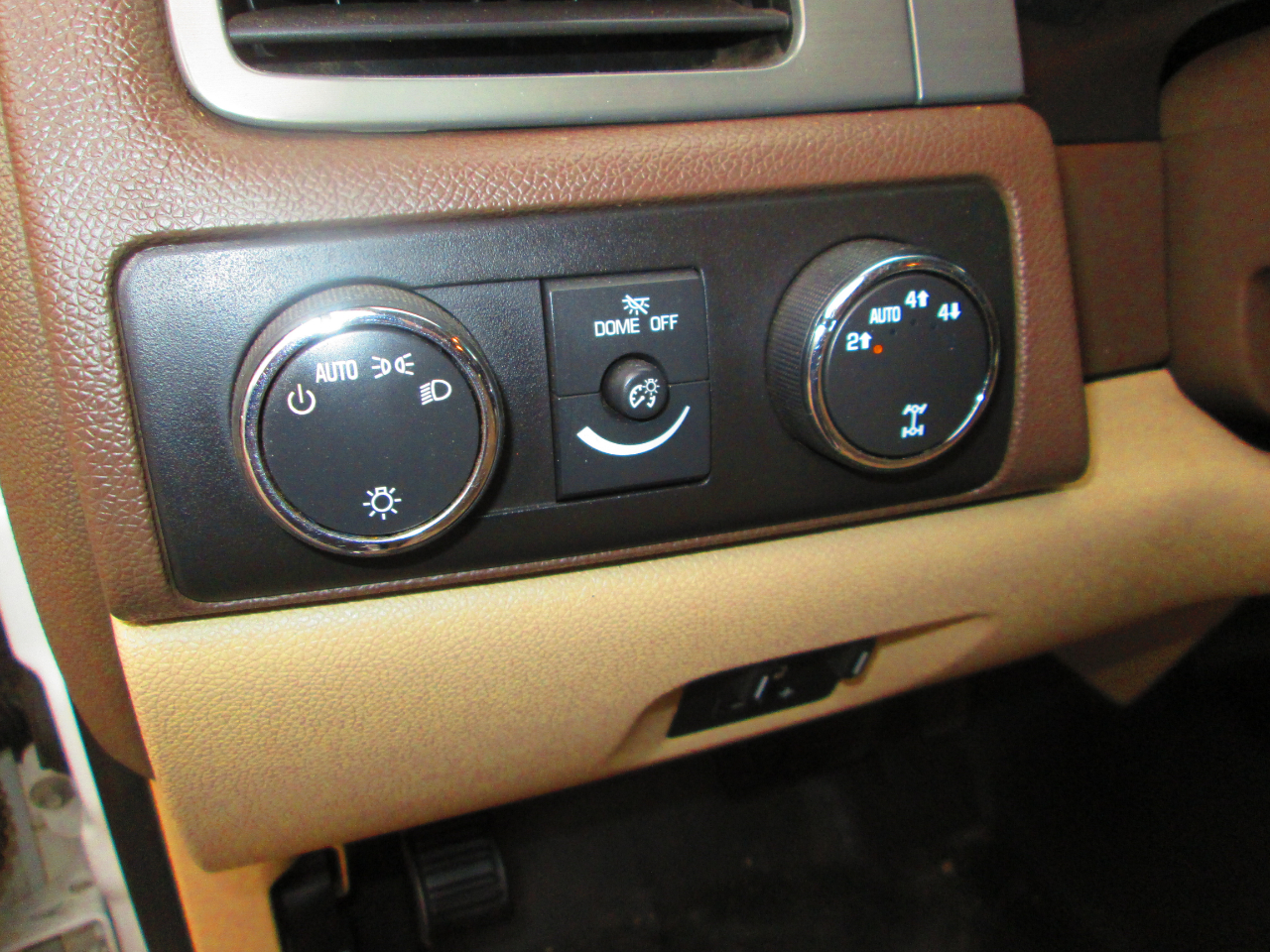 Chevrolet Suburban 4WD 4dr 2500 Commercial 2010