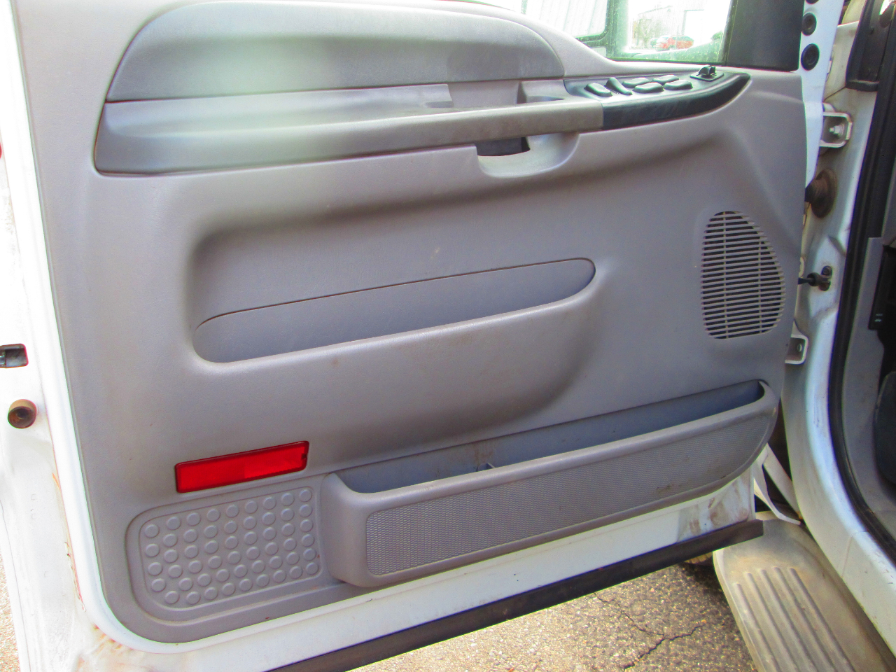 Ford Super Duty F-550 Crew Cab 176" WB XLT 4WD 2001