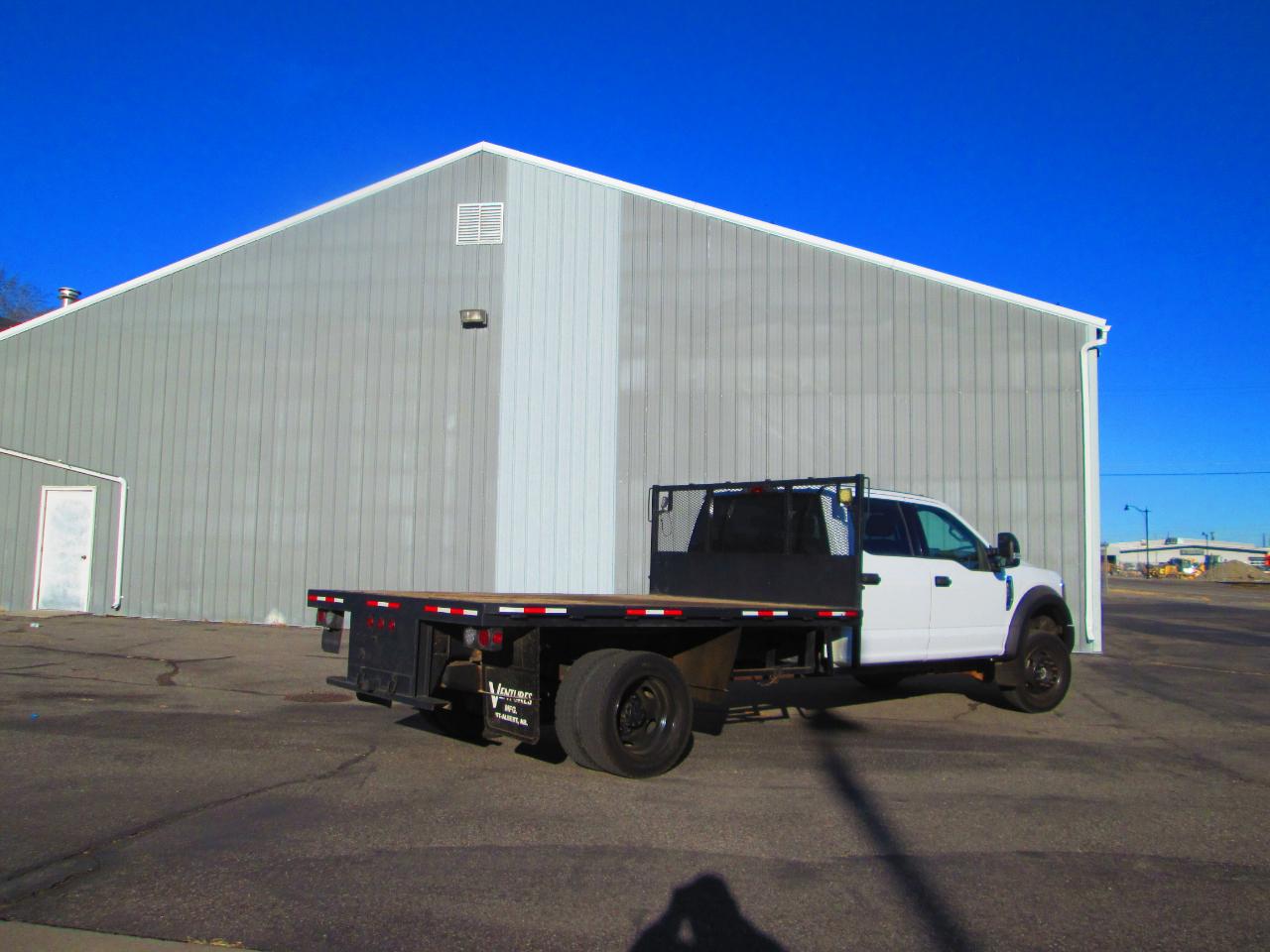 Ford Super Duty F-550 DRW XLT 4WD Crew Cab 179" WB 60" CA 2019