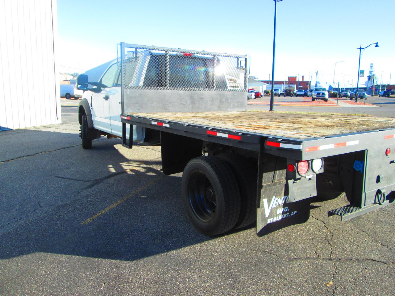 Ford Super Duty F-550 DRW XLT 4WD Crew Cab 179" WB 60" CA 2019