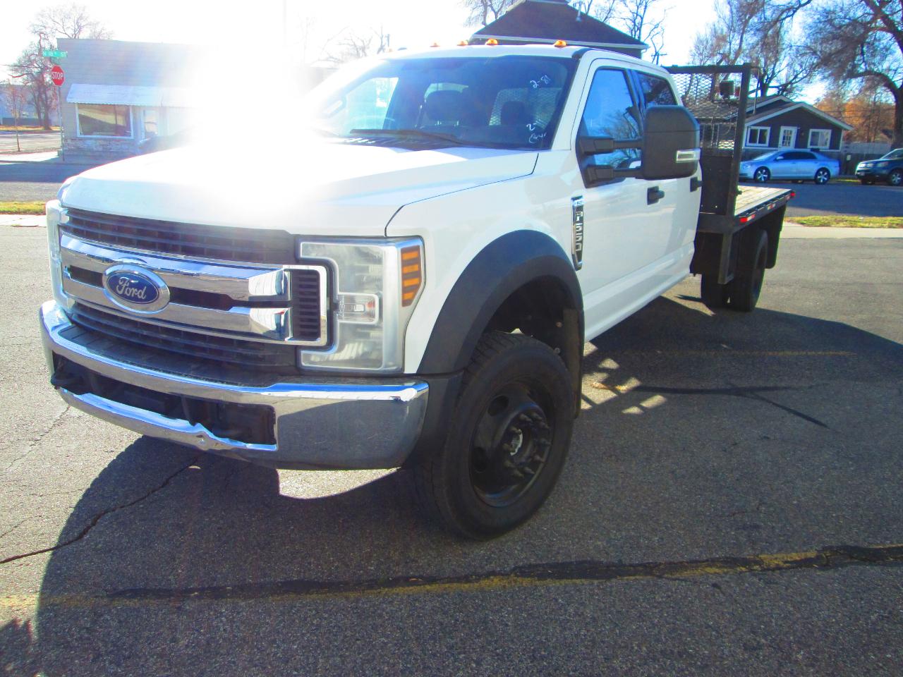 Ford Super Duty F-550 DRW XLT 4WD Crew Cab 179" WB 60" CA 2019