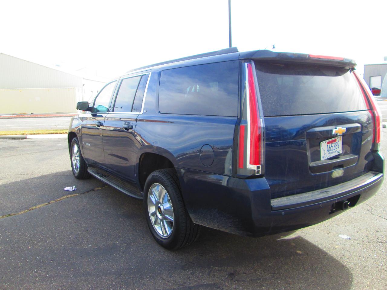 Chevrolet Suburban 4WD 4dr 1500 LT 2019