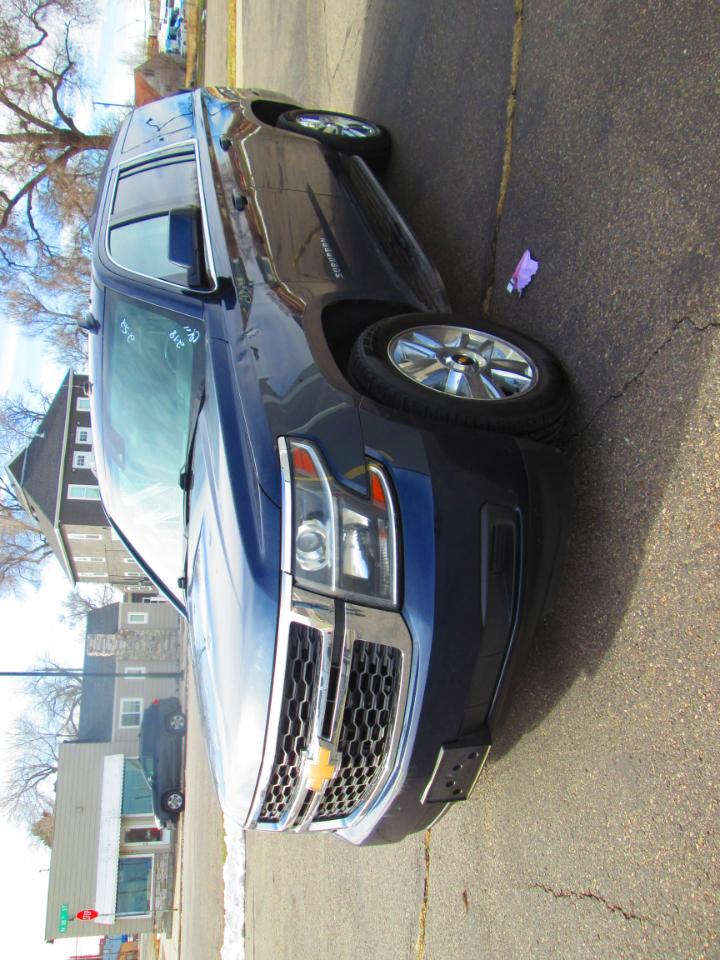 Chevrolet Suburban 4WD 4dr 1500 LT 2019