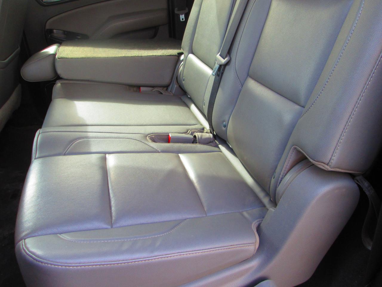 Chevrolet Suburban 4WD 4dr 1500 LT 2019