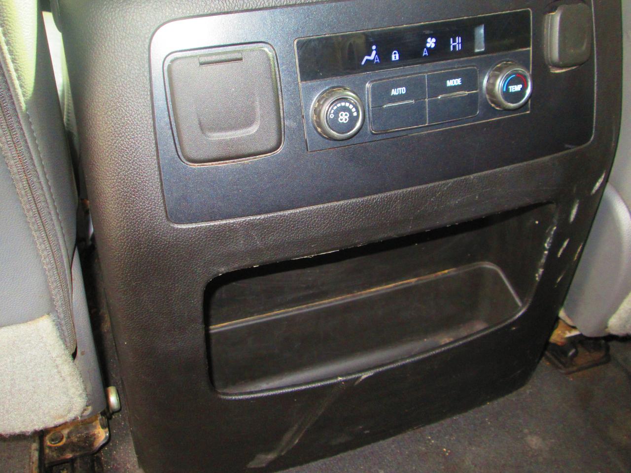 Chevrolet Suburban 4WD 4dr 1500 LT 2019