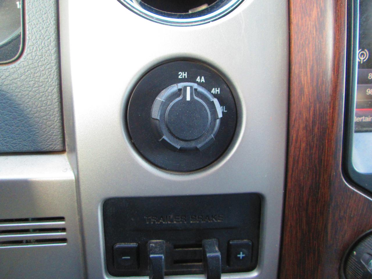 Ford F-150 4WD SuperCrew 145" Lariat 2014