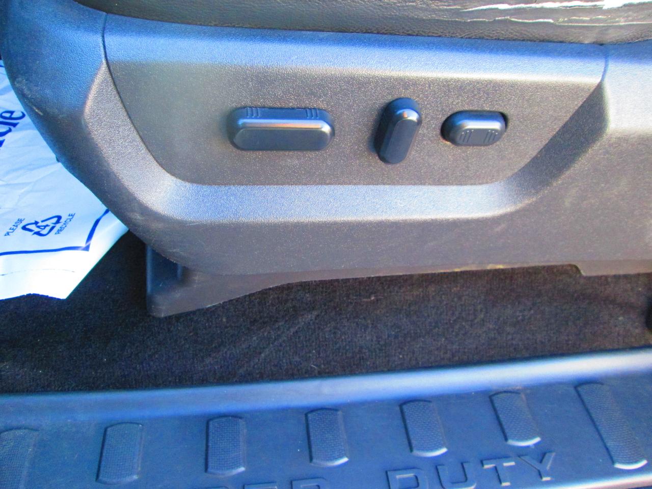 Ford Super Duty F-350 SRW 4WD Crew Cab 156" Lariat 2014