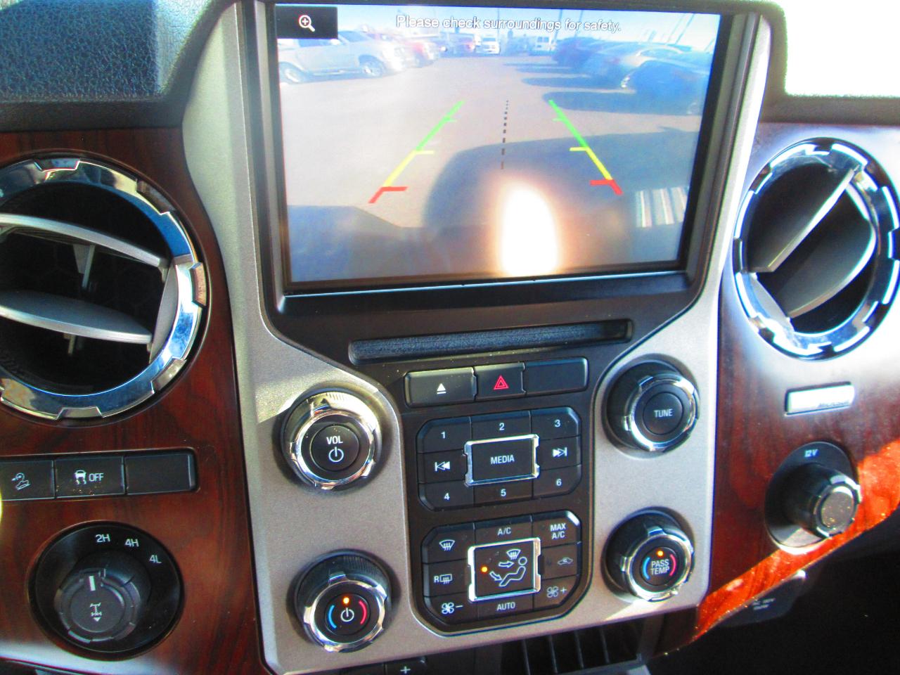 Ford Super Duty F-350 SRW 4WD Crew Cab 156" Lariat 2014