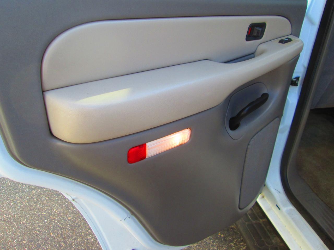 Chevrolet New Tahoe 4dr 4WD LS 2000