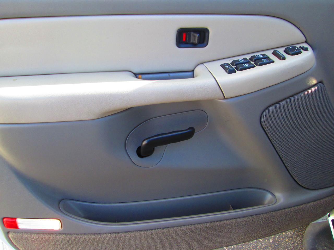 Chevrolet New Tahoe 4dr 4WD LS 2000