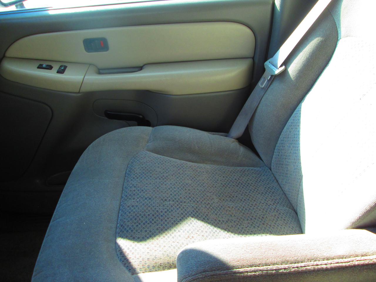 Chevrolet New Tahoe 4dr 4WD LS 2000