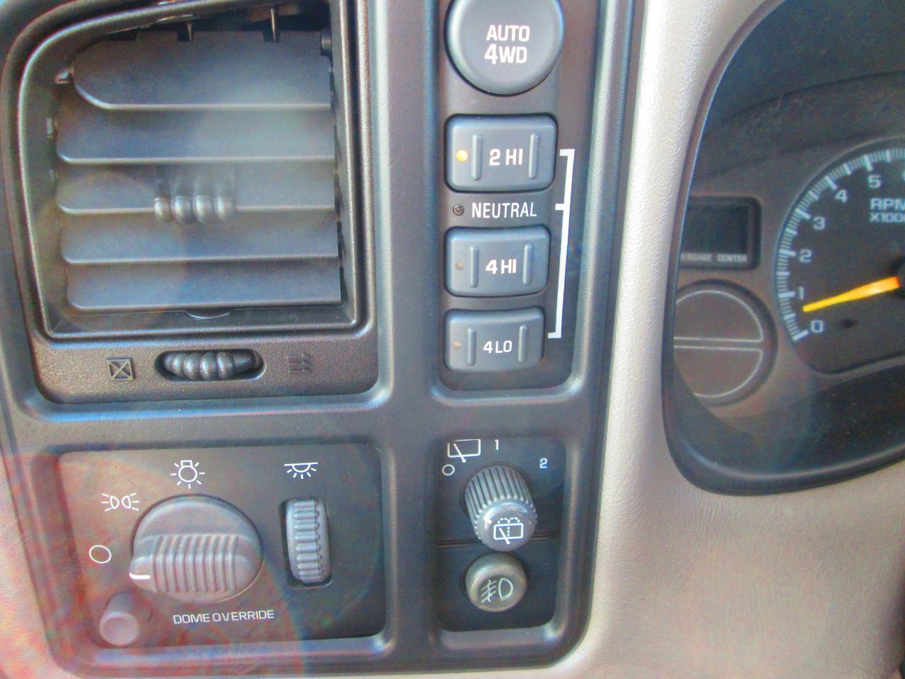 Chevrolet New Tahoe 4dr 4WD LS 2000