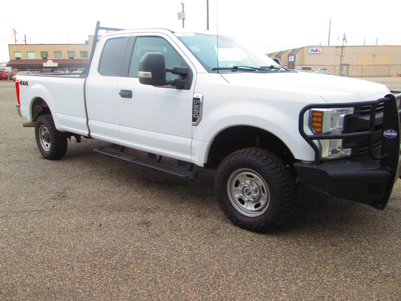 Ford Super Duty F-250 SRW XL 4WD SuperCab 8' Box 2019