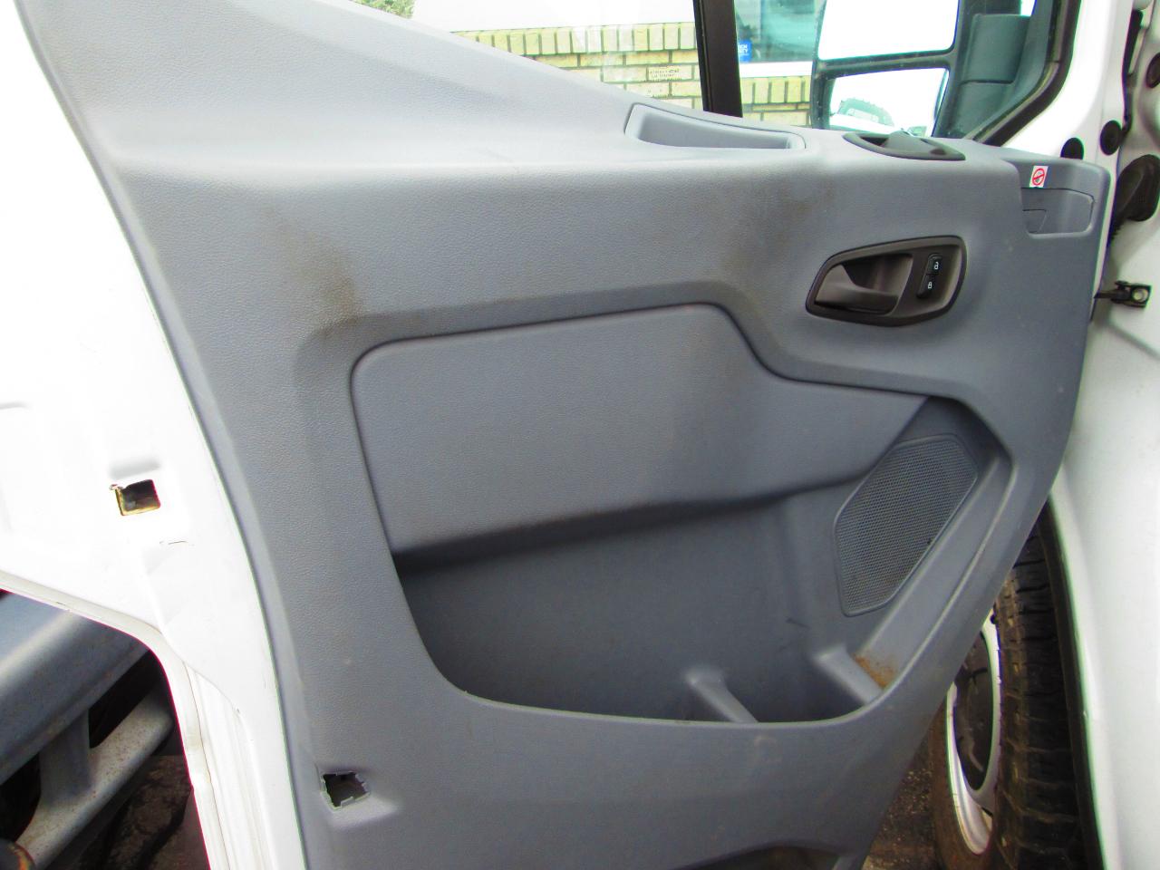 Ford Transit Van T-250 148" Med Rf 9000 GVWR Sliding RH Dr 2019