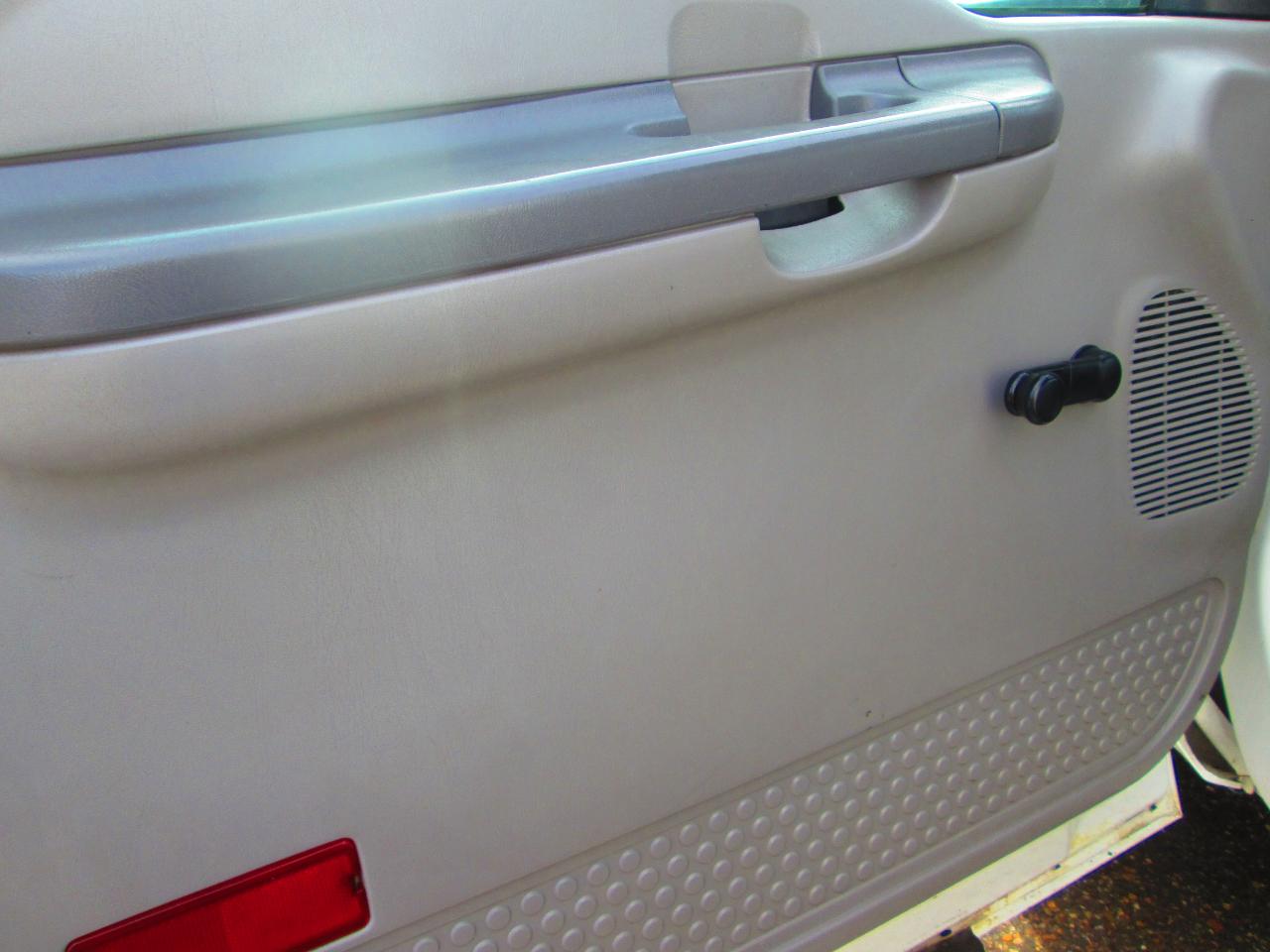 Ford Super Duty F-450 Reg Cab 141" WB XLT 2001