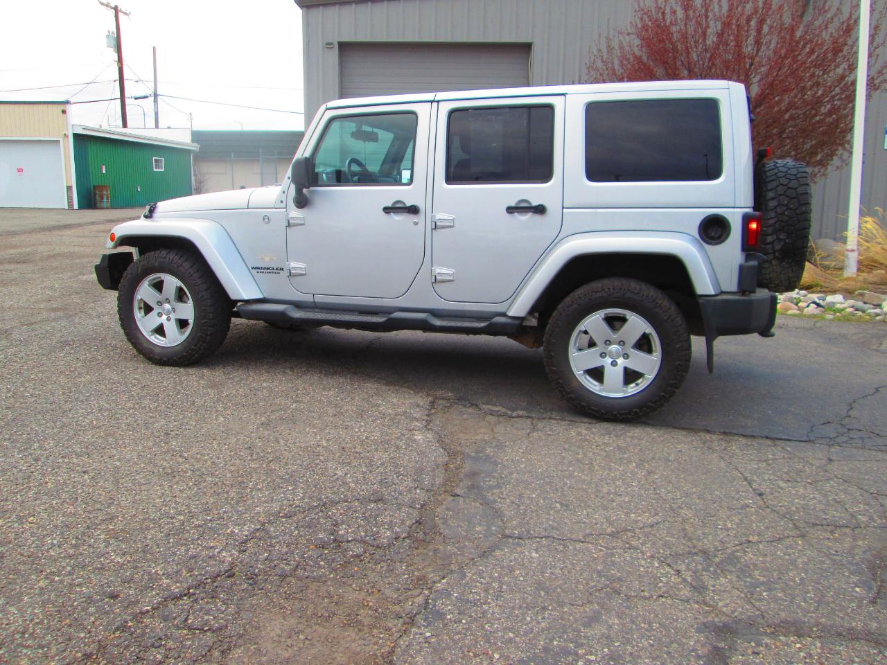 Jeep Wrangler Unlimited 4WD 4dr Sahara 2012