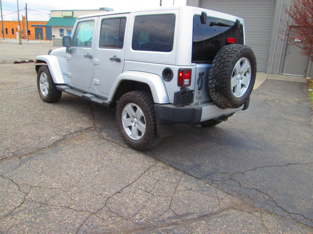Jeep Wrangler Unlimited 4WD 4dr Sahara 2012