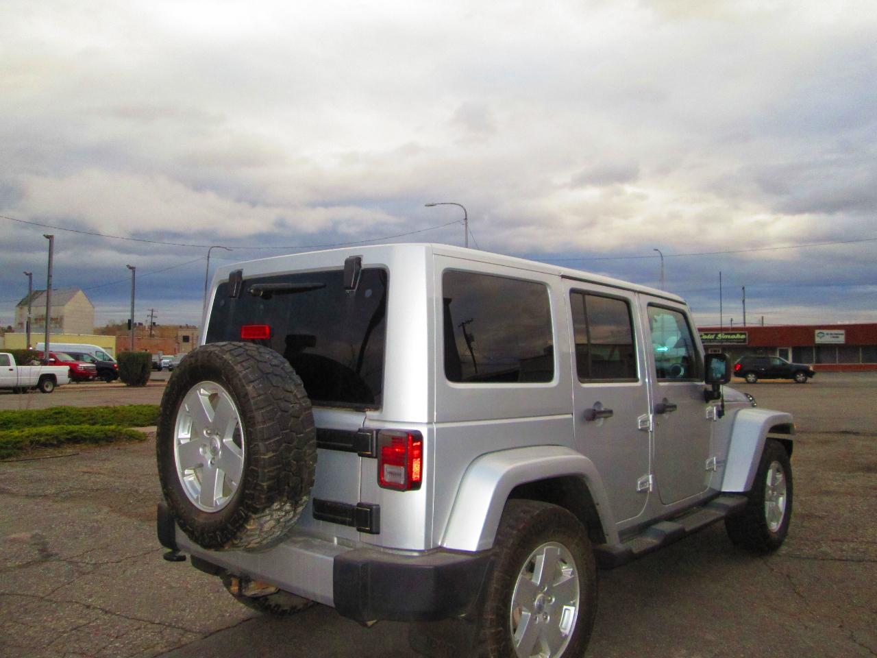 Jeep Wrangler Unlimited 4WD 4dr Sahara 2012