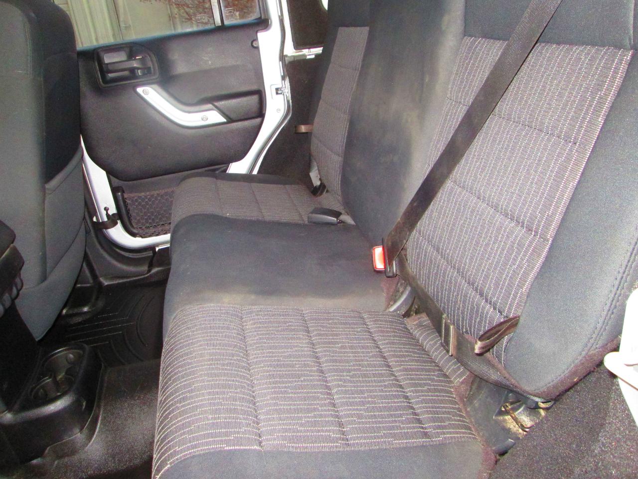 Jeep Wrangler Unlimited 4WD 4dr Sahara 2012