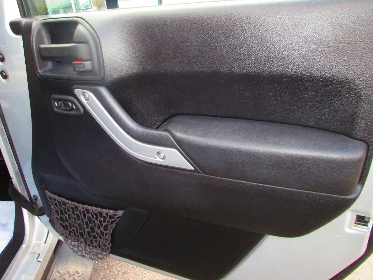 Jeep Wrangler Unlimited 4WD 4dr Sahara 2012