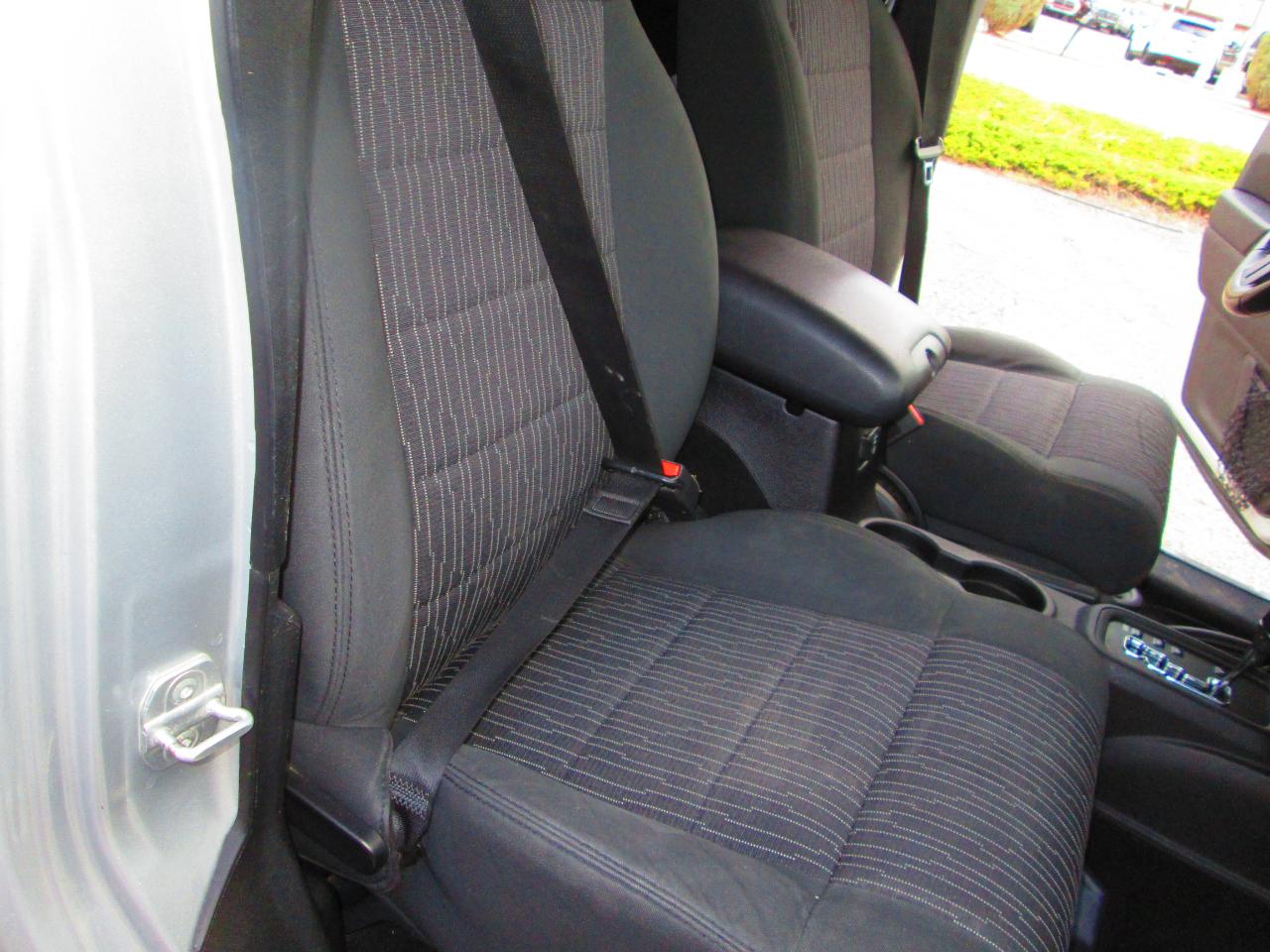 Jeep Wrangler Unlimited 4WD 4dr Sahara 2012