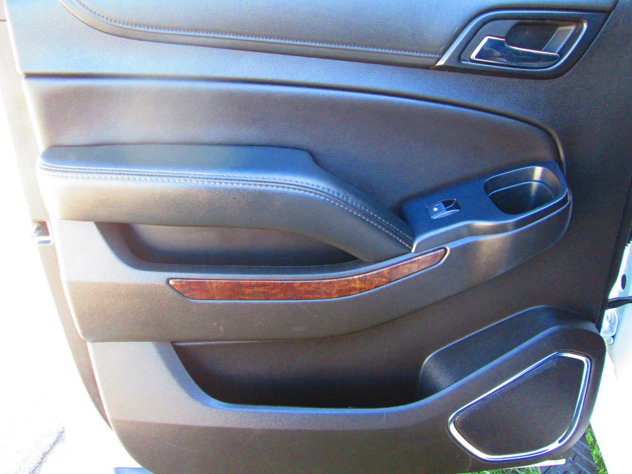 Chevrolet Suburban 4WD 4dr 1500 LT 2019