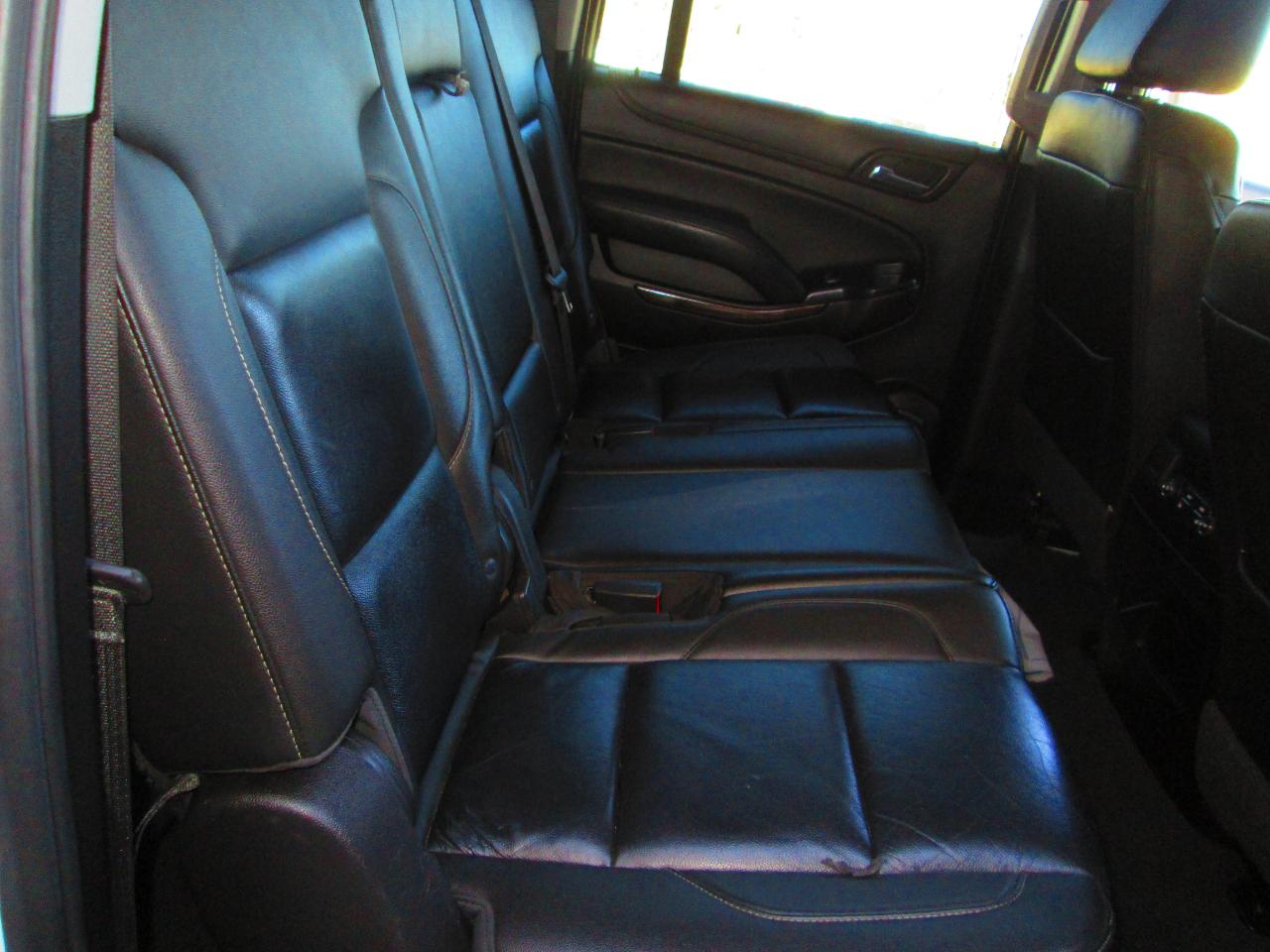 Chevrolet Suburban 4WD 4dr 1500 LT 2019