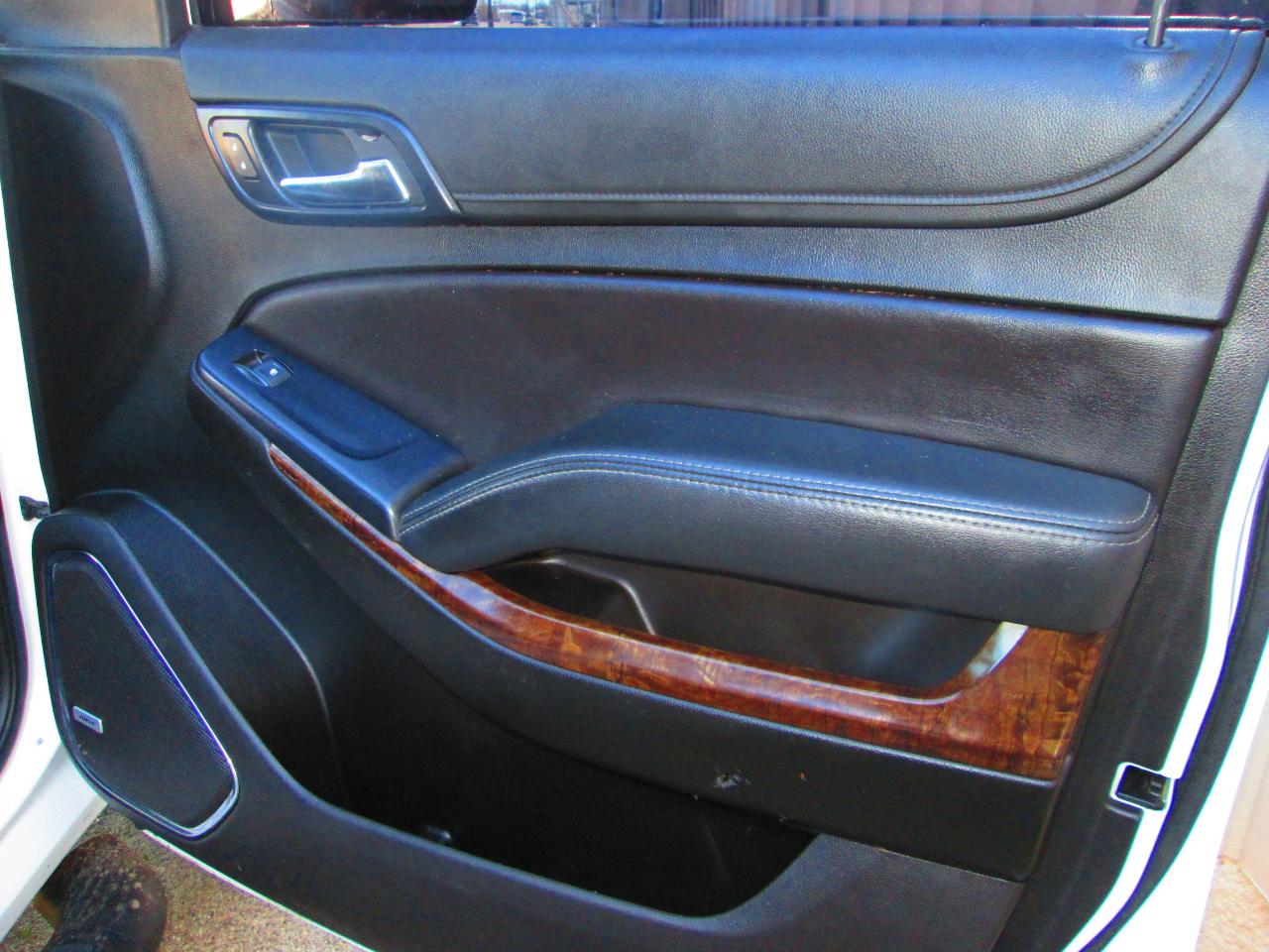 Chevrolet Suburban 4WD 4dr 1500 LT 2019