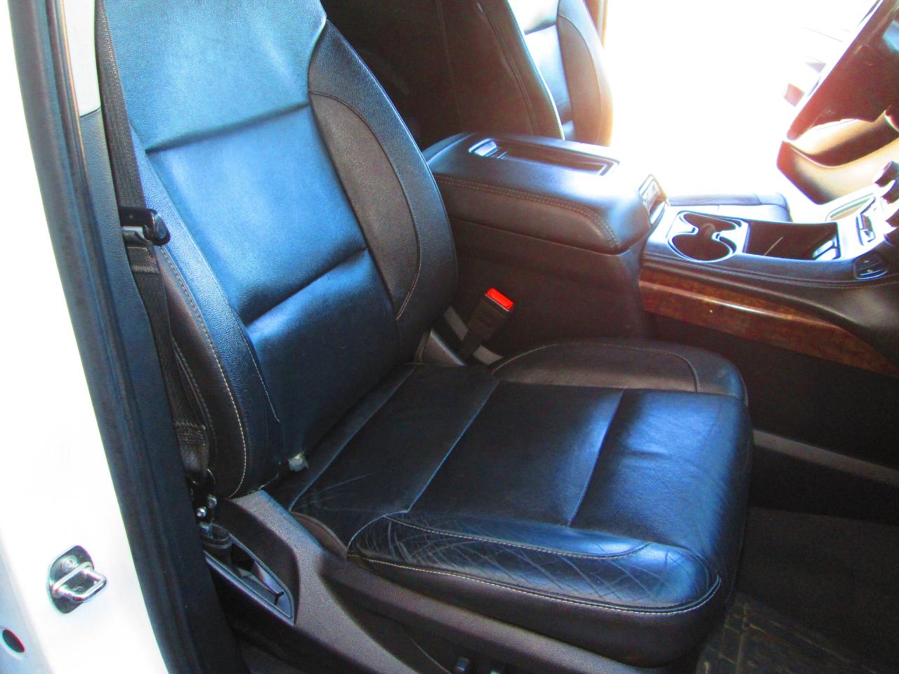 Chevrolet Suburban 4WD 4dr 1500 LT 2019