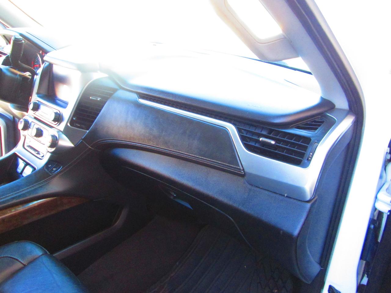 Chevrolet Suburban 4WD 4dr 1500 LT 2019