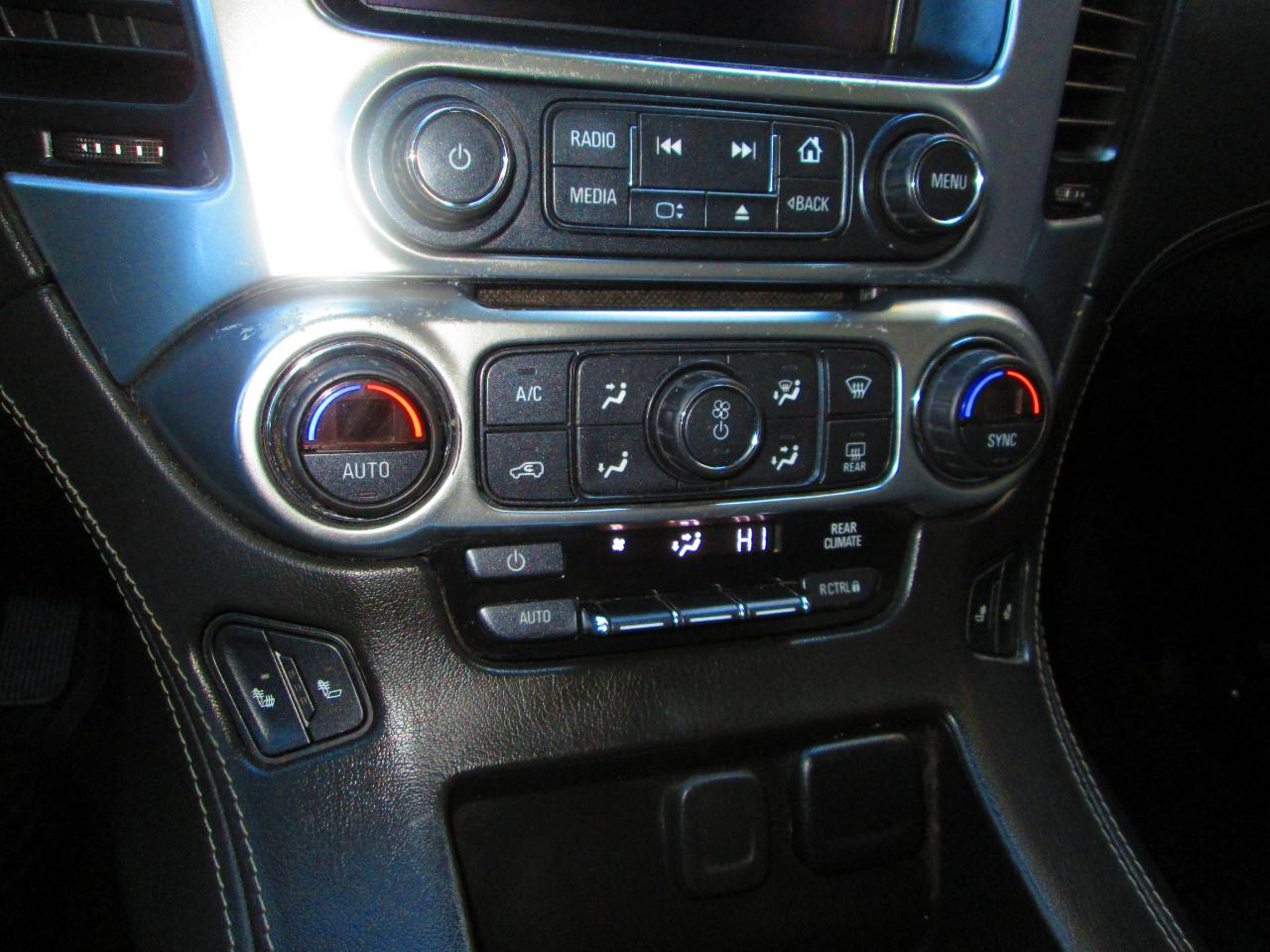 Chevrolet Suburban 4WD 4dr 1500 LT 2019