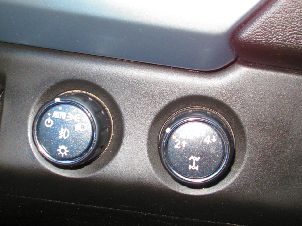 Chevrolet Suburban 4WD 4dr 1500 LT 2019