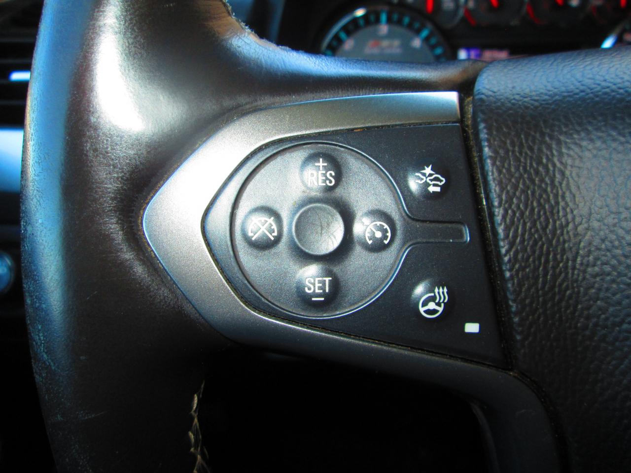 Chevrolet Suburban 4WD 4dr 1500 LT 2019