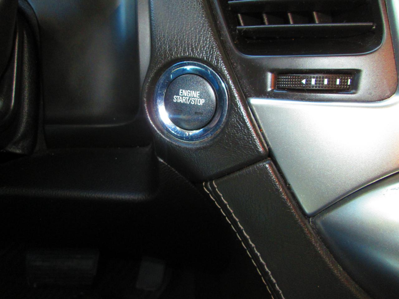 Chevrolet Suburban 4WD 4dr 1500 LT 2019