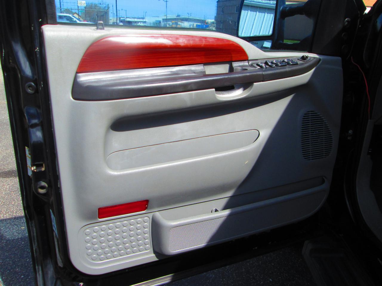 Ford Super Duty F-250 Crew Cab 156" Harley-Davidson 4WD 2005