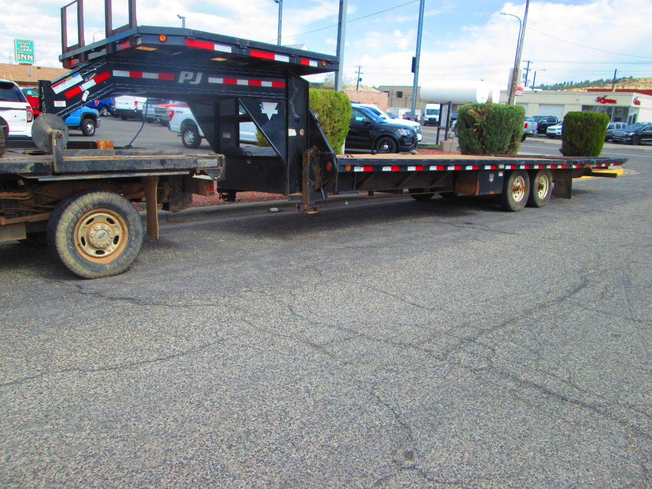 2017 PJ Trailers Gooseneck 3F392 POWER RAMP