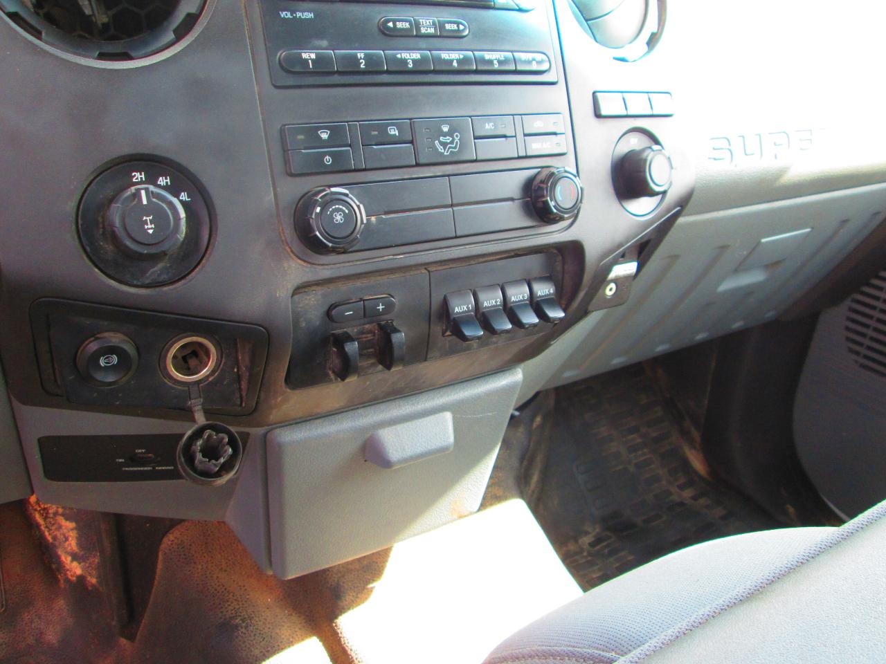 Ford Super Duty F-350 SRW 4WD SuperCab 158" XL 2015