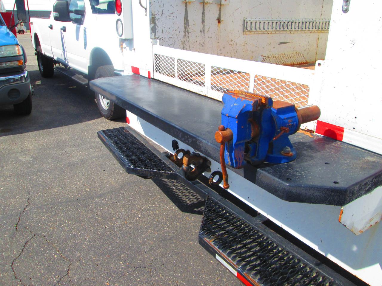 Ford Super Duty F-450 DRW 2WD Crew Cab 176" WB 60" CA XLT 2014